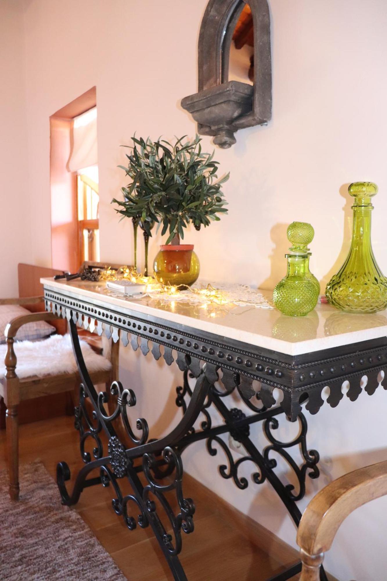 Villa Maria Papada's Traditional Kondostavlos